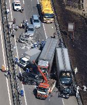 4 dead, 10 hurt in 14-vehicle pileup on Chuo Expressway